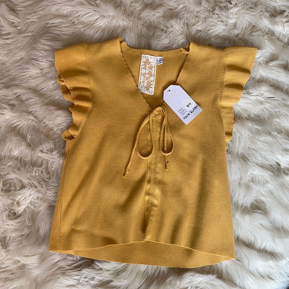 NWT super cute top 🥰